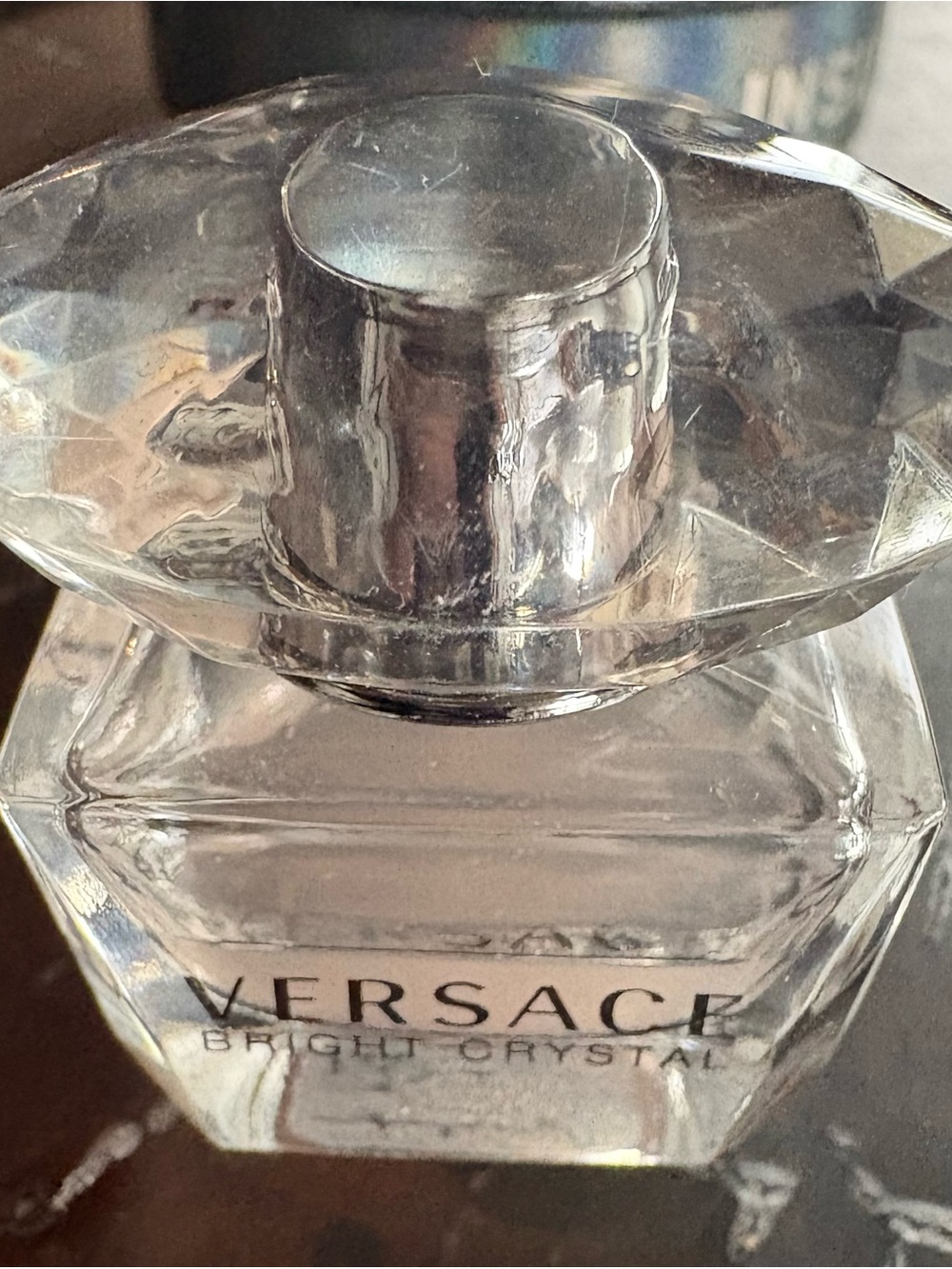 Versace
Bright Crystal
Pink and Silver Mini Perfume